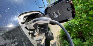 Alltag in Böblingen: Ein Elektroauto beim Laden.