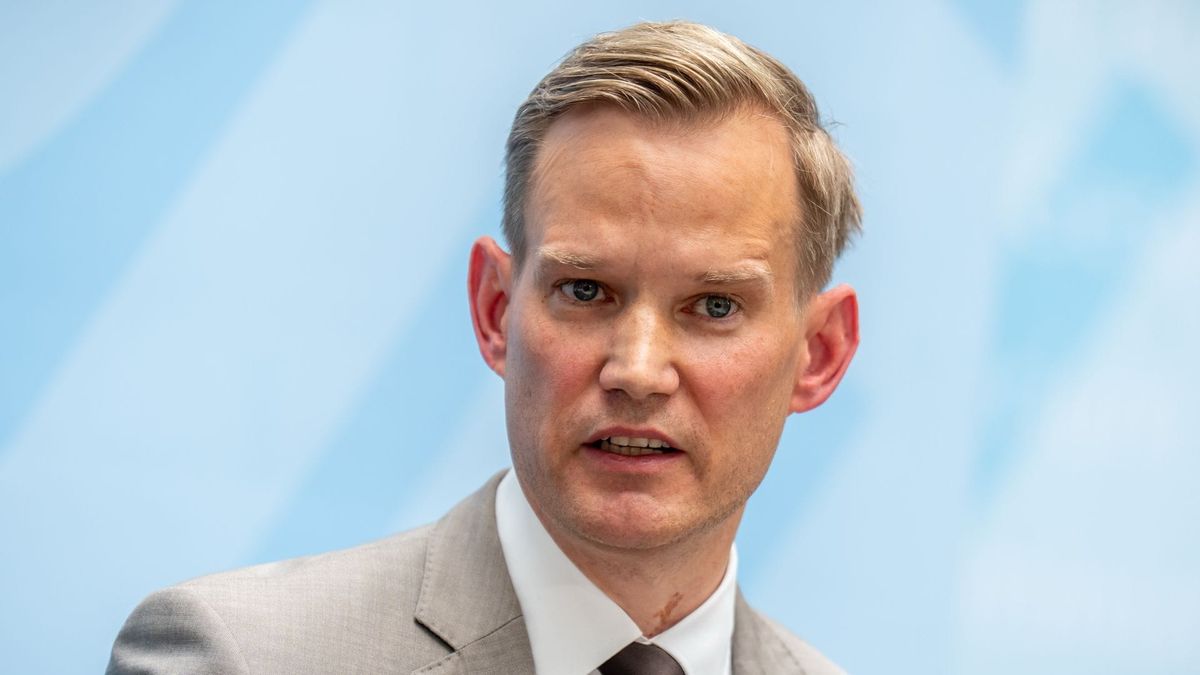 Drug Commissioner Streeck on New Year's Eve: |