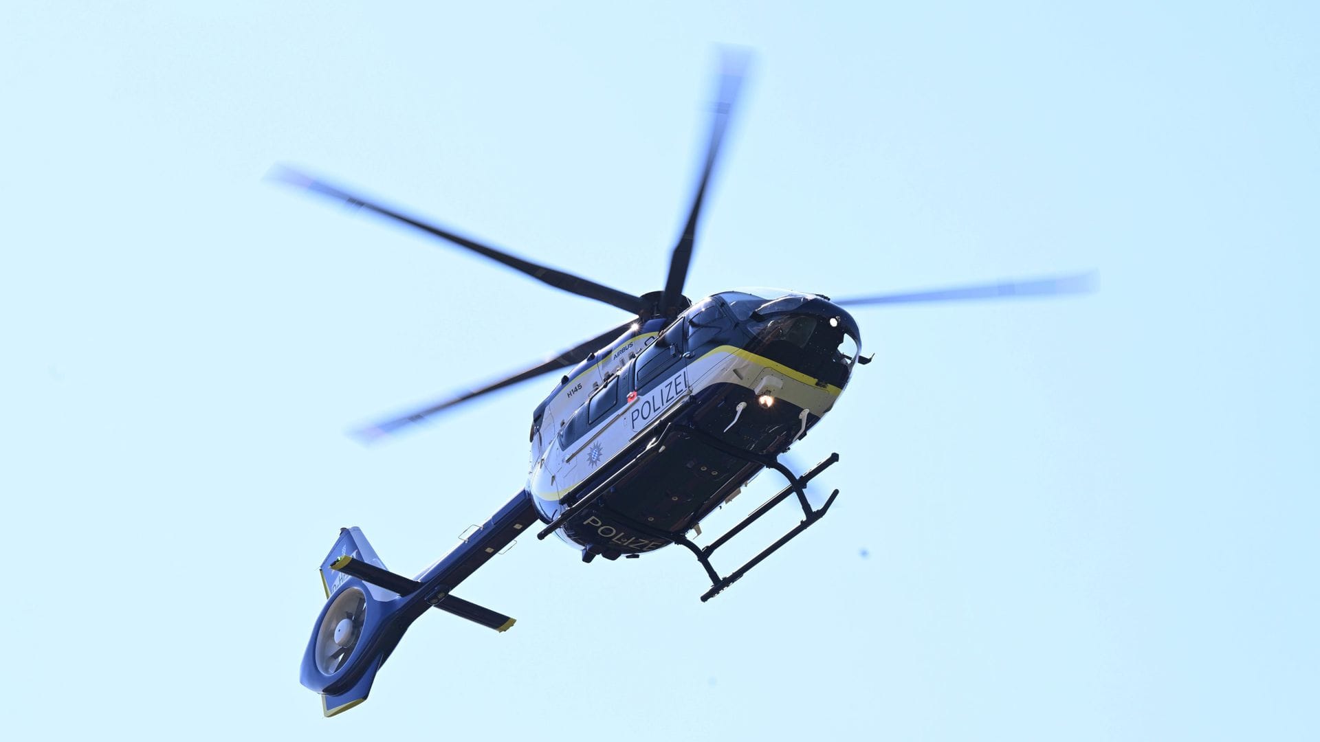Die Polizeihubschrauberstaffel im Südwesten hat im vergangenen Jahr 79 Menschen gerettet. (Symbolbild)