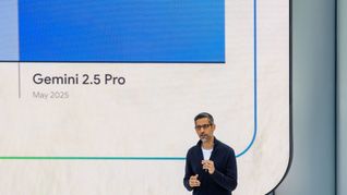 Google-Chef Sundar Pichai stellt die neuen KI-Funktionen für die Suchmaschine vor.