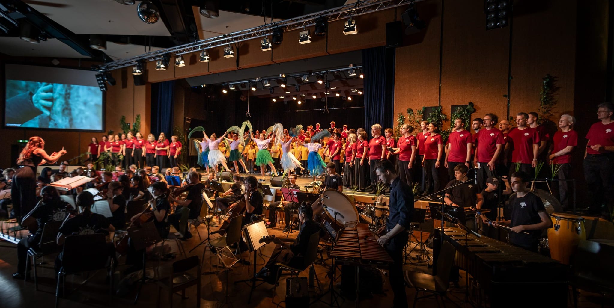 Volles Haus bei der Aufführung des Stiftsgymnasium-Musicals im Bürgerhaus.