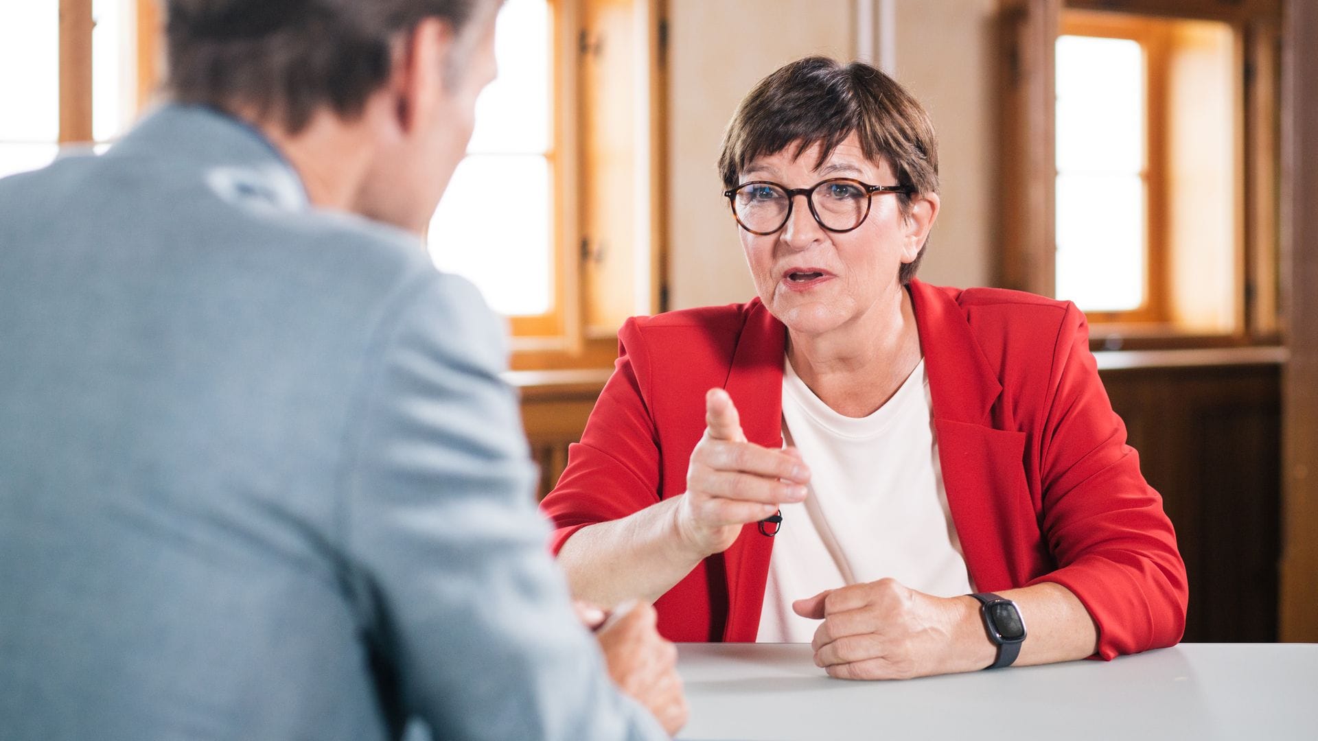 Eine mögliche Koalition zwischen SPD und BSW auf Ländereben, schließt Saskia Esken nicht per se aus.