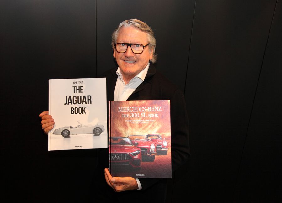 René Staud mit seinen beiden neuesten Büchern. Bild: Helmut Ulrich