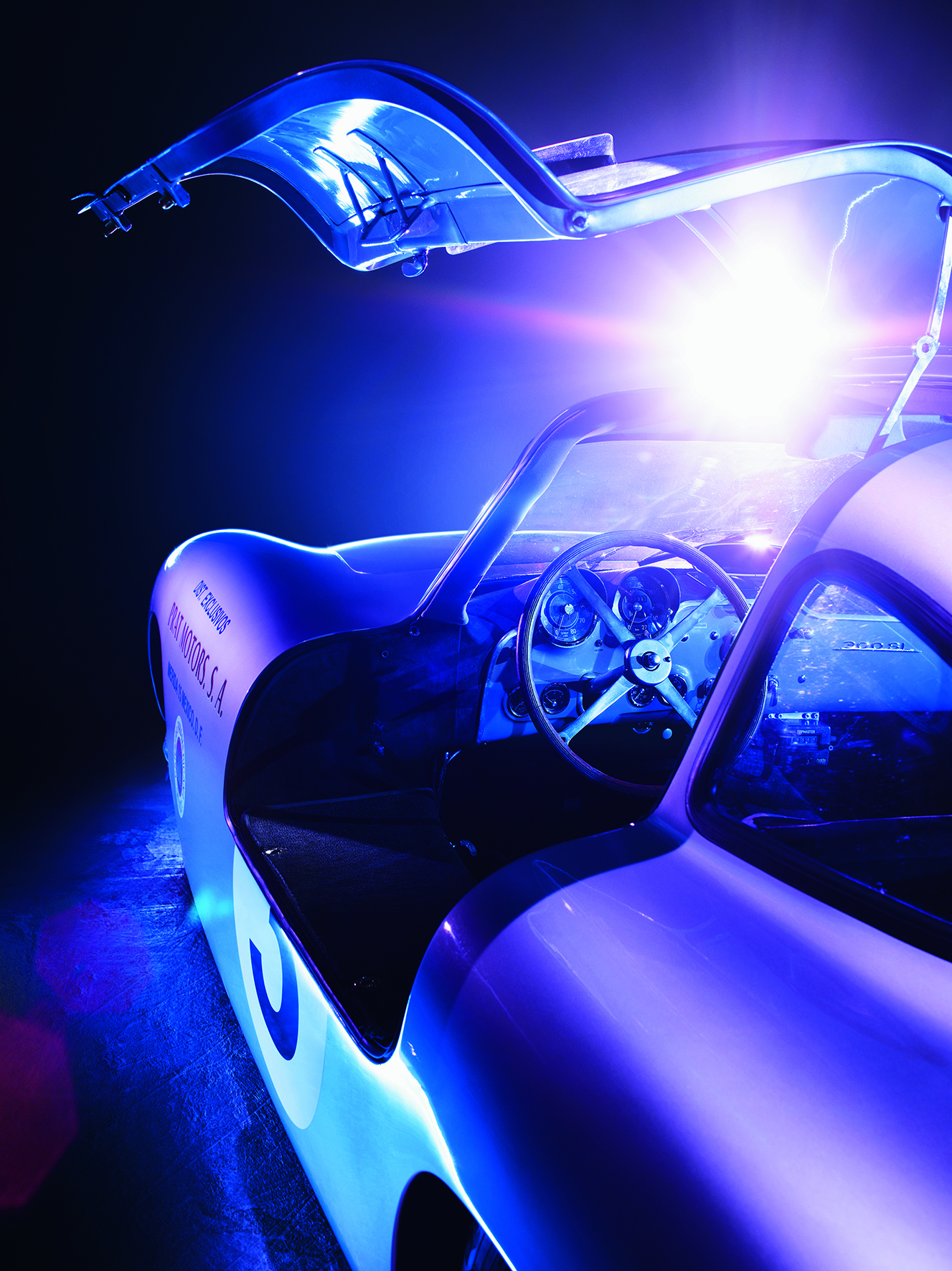 Die Unverwechselbarkeit und Schönheit des 300 SL (W 194) Rennwagen beruht wesentlich auf seinen Flügeltüren. Bild: René Staud