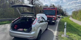 Im Kofferraum des Ford Focus ist der Biker gelandet.