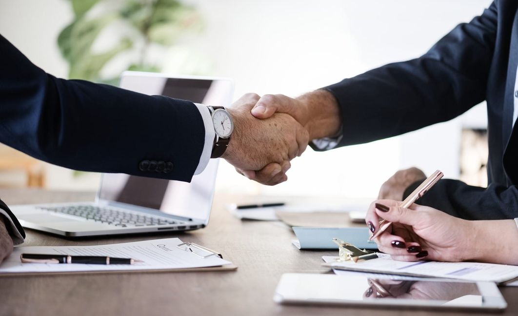 Handschlag bei der Übernahme