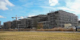 240 Menschen arbeiten täglich auf der Großbaustelle.