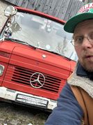 Der erste Tourbus war ein Feuerwehrauto. Heute hängt die abgesägte Front bei Stefan Dettl auf dem Bauernhof.