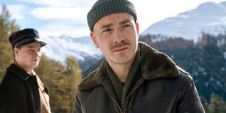 Sven Schelker als US-Amerikaner James Larkin White.