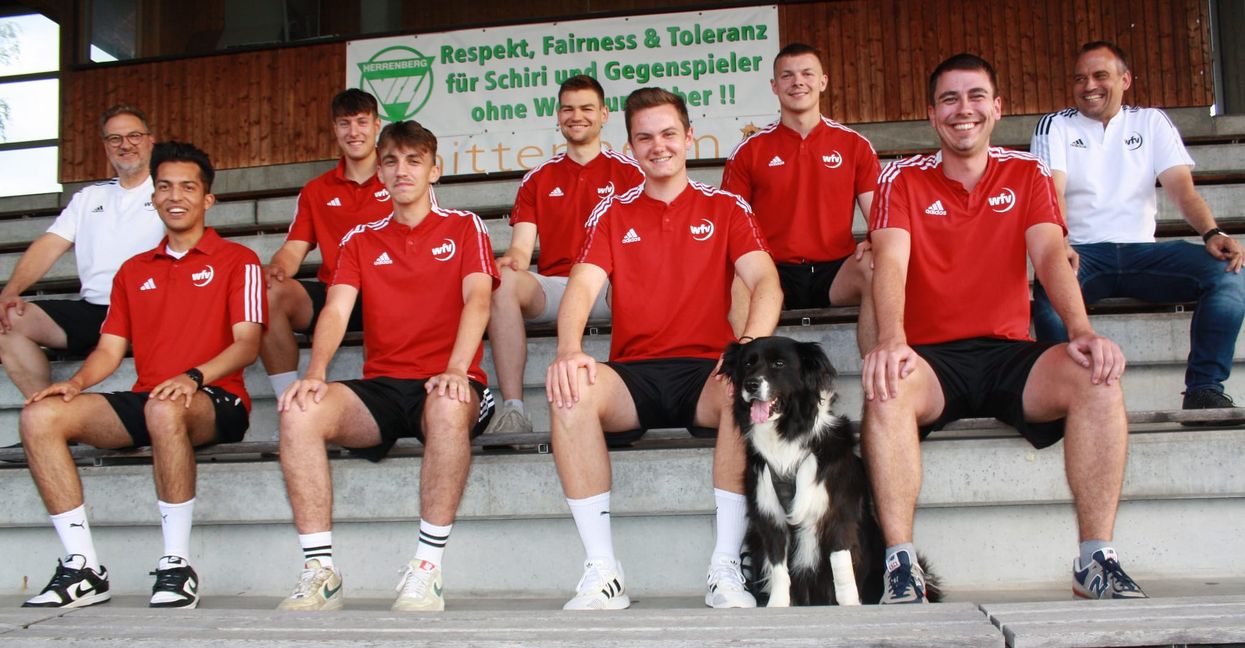 Der Leistungskader der Schiedsrichtergruppe Böblingen mit (hintere Reihe von links) Obmann Achim Gack, Julian Gack, Maximilian Jäger, Stefan Jokic, Christian Runge (stellvertretender Obmann), Mika Alexander Schütte, Benjamin Buck, Armin Schick und Jan Huber. Es fehlen Tobias Reichel, Daniel Buck und Patrick Fischer.Bild: z