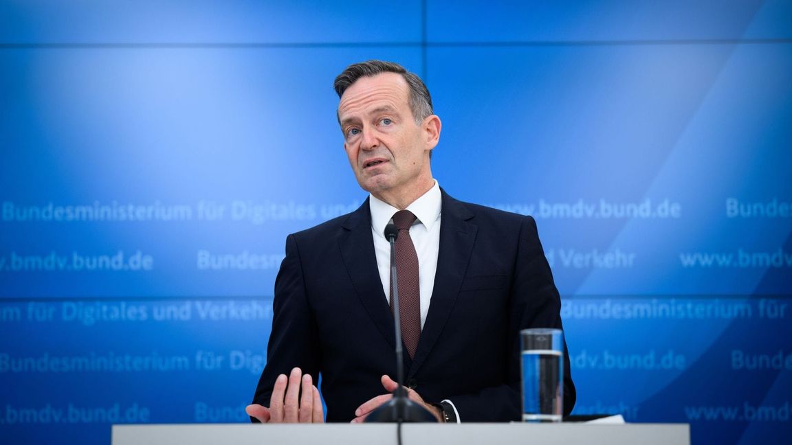Müssen bald Millionen Dieselautos von der Straße? Der Verkehrsminister ist beunruhigt.