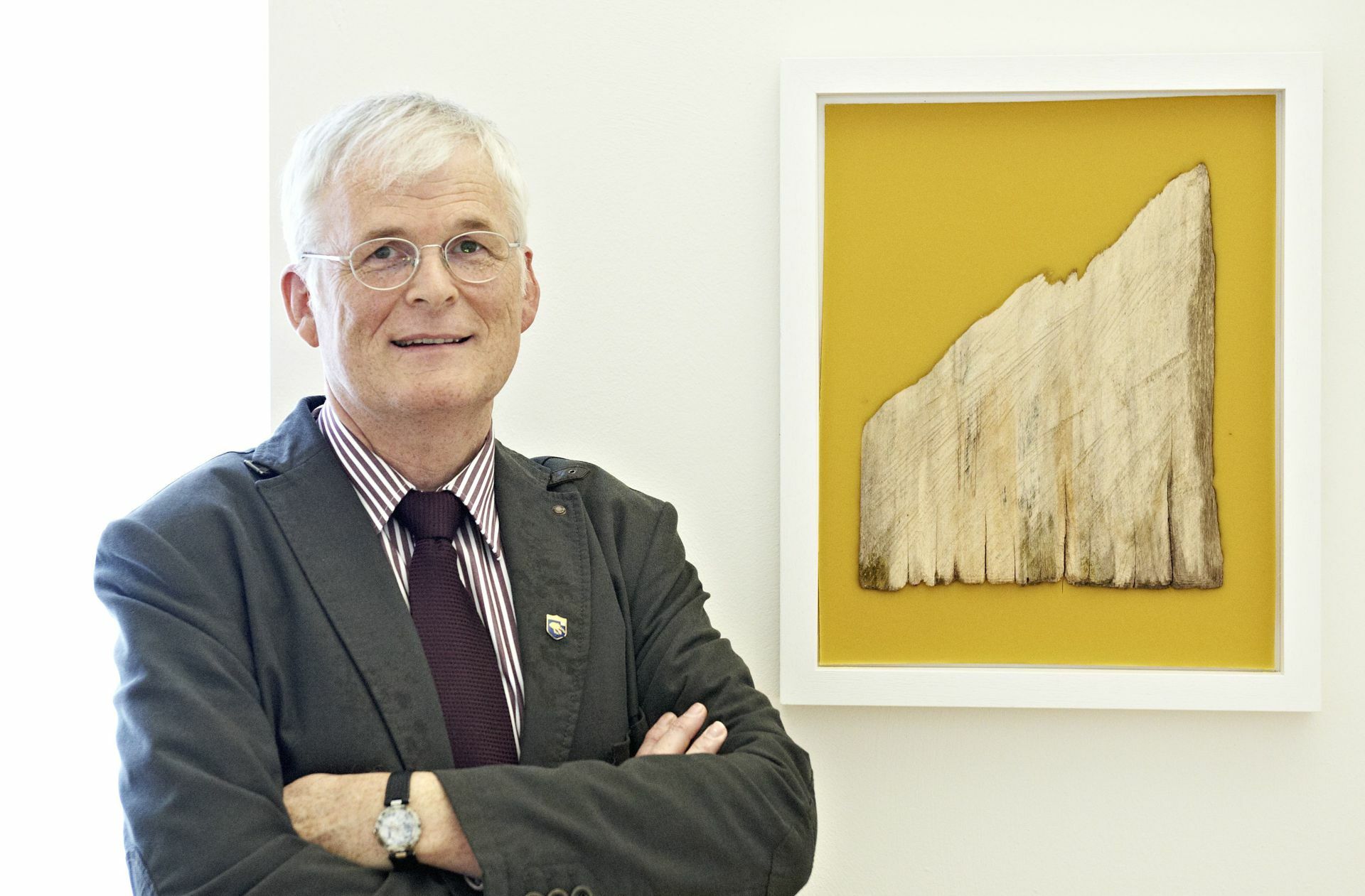 Der Maselheimer Bürgermeister Elmar Braun vor einem eigenen Kunstwerk. „Ich bin ein bunter Vogel“, sagt der 64-Jährige von sich. Foto: privat