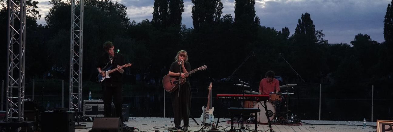 Pano mit ihrer Band zum Auftakt der Wassermusik bei traumhafter Atmosphäre.Bild: Heiden