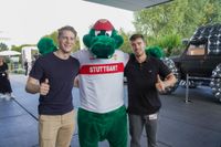 Gute Laune bei der After-Work-Party im Sindelfinger Mercedes-Benz-Kundencenter.
