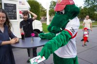 Gute Laune bei der After-Work-Party im Sindelfinger Mercedes-Benz-Kundencenter.