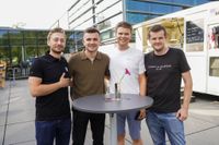 Gute Laune bei der After-Work-Party im Sindelfinger Mercedes-Benz-Kundencenter.