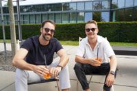 Gute Laune bei der After-Work-Party im Sindelfinger Mercedes-Benz-Kundencenter.