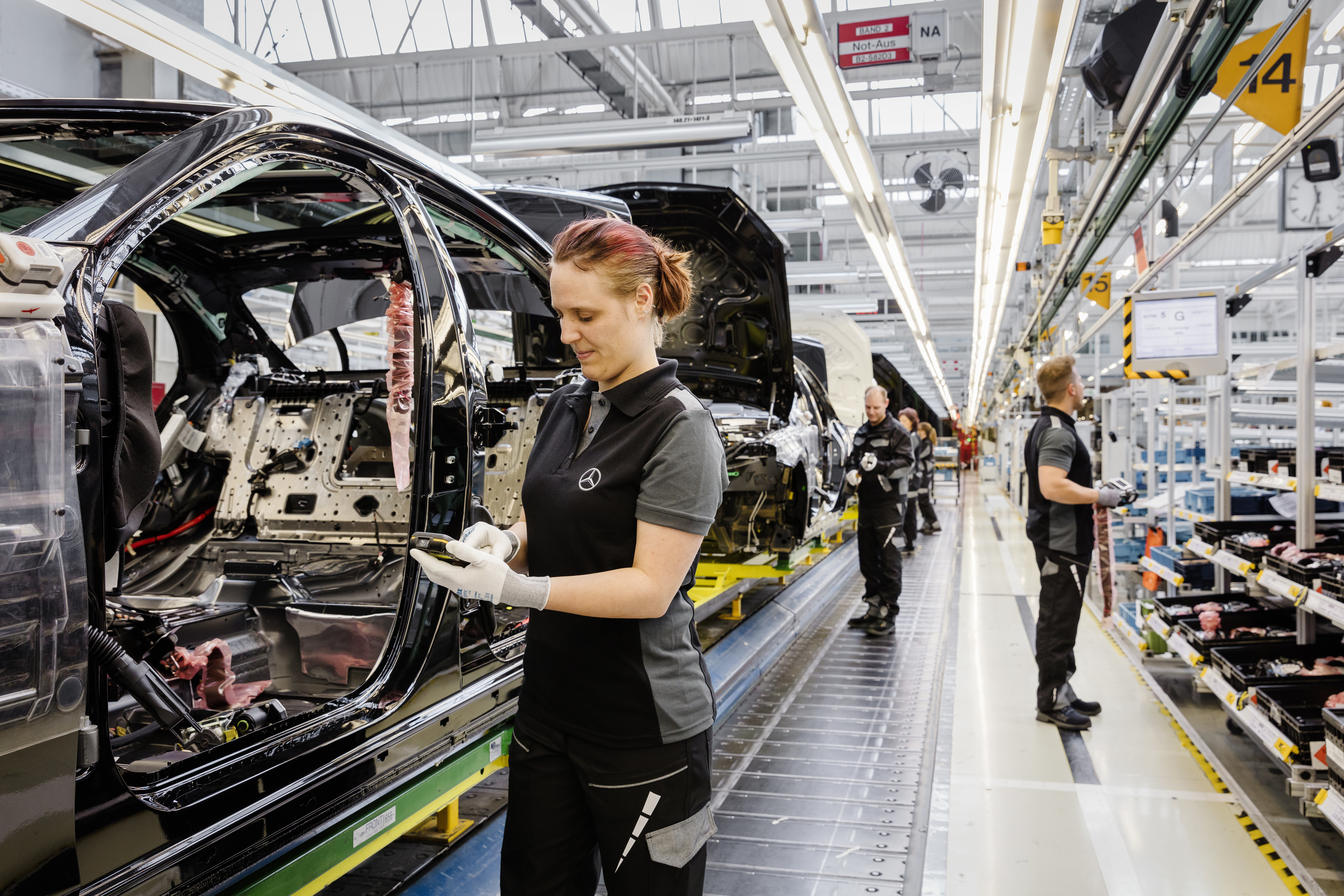 Montage S-Klasse im Mercedes-Benz Werk Sindelfingen Assembly of the S-Class at the Mercedes-Benz Sindelfingen Plant