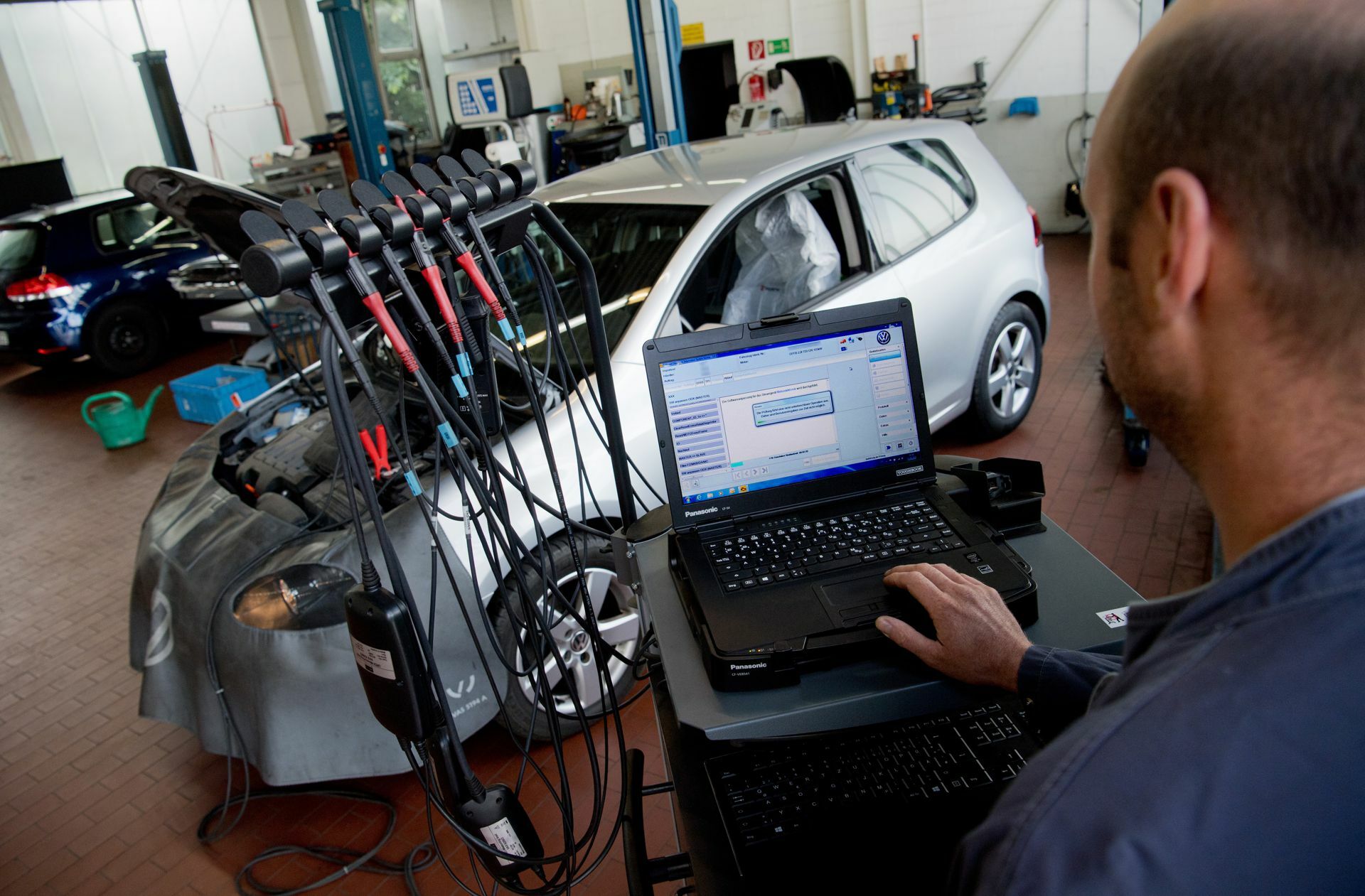 Der Europäische Gerichtshof hat jetzt wie der Bundesgerichtshof im Mai die Abgasreinigung beim VW-Motor EA 189 als unzulässig eingestuft. Foto: dpa/Julian Stratenschulte
