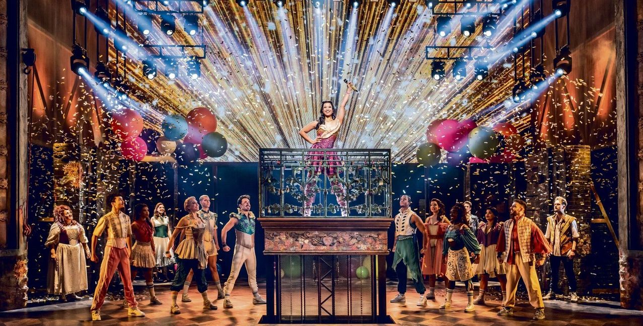 Julia spielt jetzt die Hauptrolle in ihrem eigenen Stück.