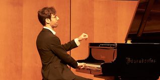 Mihály Berecz eröffnete am Leihflügel das 27. Pianistenfestival.