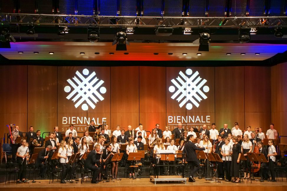 Beeindruckender Klangkörper: Das Landespolizeiorchester und das aus Sindelfinger und Maichinger Nachuchskräften gebildete Jugendblasorchester. Bilder: Dettenmeyer