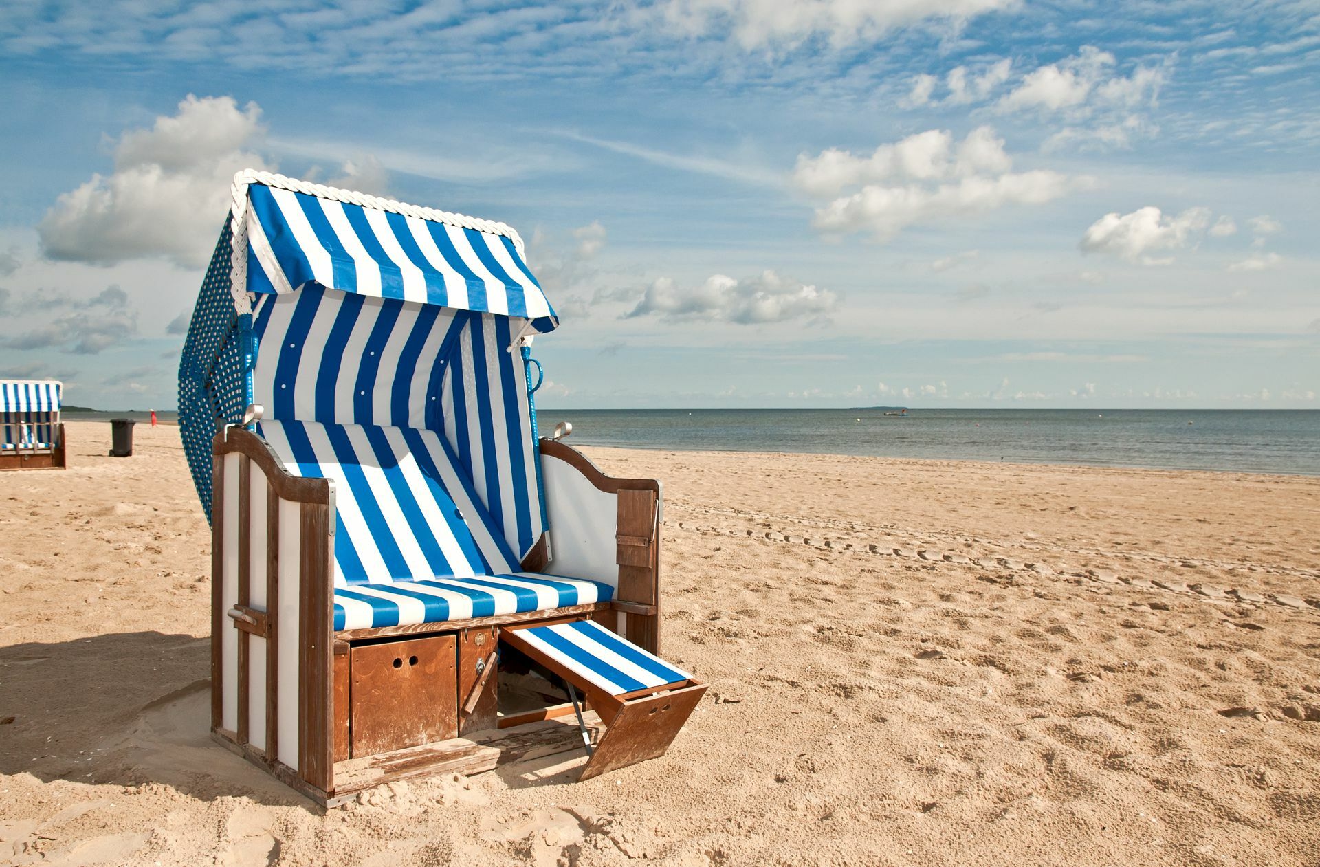Strandkorb auf Usedom. Wer es sich leisten kann, gibt für Reisen mehr aus als sonst – trotz steigender Preise.