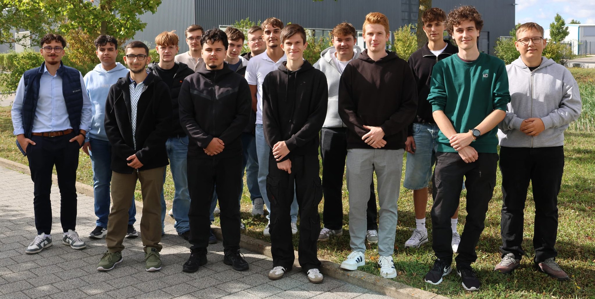 Die neuen Auszubildenden und dual Studierenden von Bitzer starten an den Standorten Sindelfingen und Ergenzingen in ihre berufliche Zukunft.