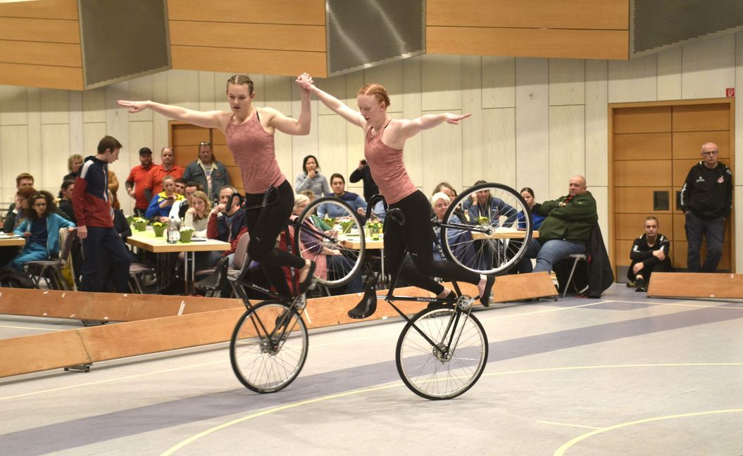Annice Niedermayer (links) und Jessie Hasmüller treten beim Weltcup als Titelverteidigerinnen, aber nicht als Favoritinnen an.