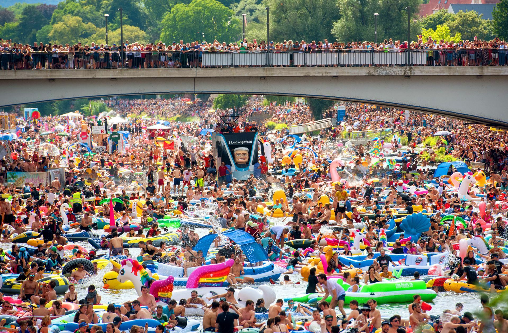 Bilder vom „Nabada“ wie zuletzt 2019 auf der Ulmer Donau gibt es auch dieses Jahr nicht. Foto: dpa/Stefan Puchner