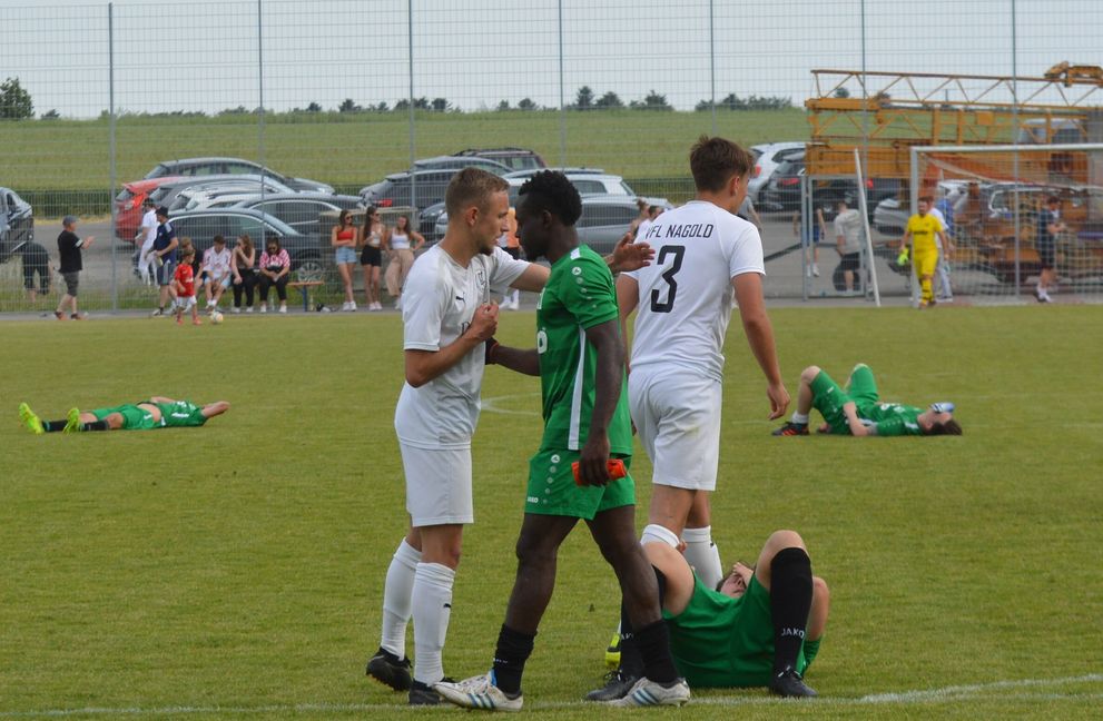 Am Boden: Der GSV Maichingen II kann aber trotz der 0:2-Niederlage gegen Nagold II noch in die Bezirksliga aufsteigen. Bild: Zvizdic