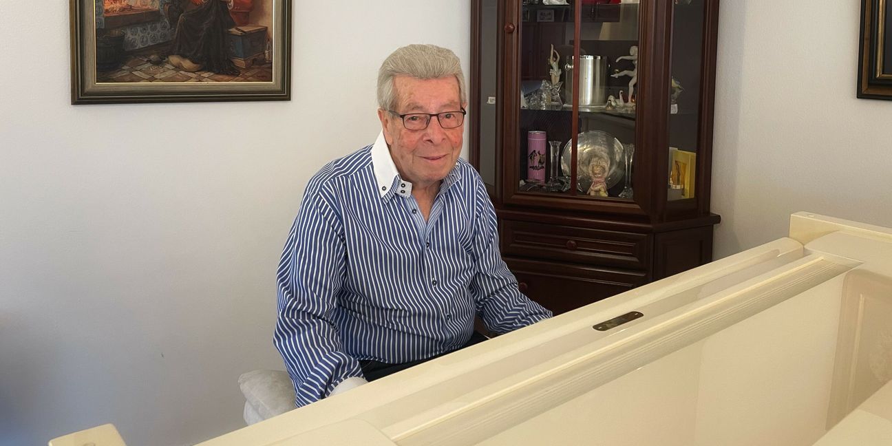 Roland Graner spielt täglich Klavier. "Musik macht einfach Spaß", sagt der 86-Jährige.