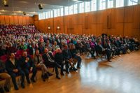 Rund 600 Besucher kamen in der Holzgerlinger Stadthalle zusammen.