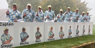 Schon vor dem ersten Abschlag siegessicher: Stephan Kuhn, Michael Franosch, Markus Raffel, Helmut Roth, Michael Bernard, Dieter Mucha, Holger Guske, Rainer Stahl und Volker Schmidt vom Team Sindelfingen (von links).Bilder: z