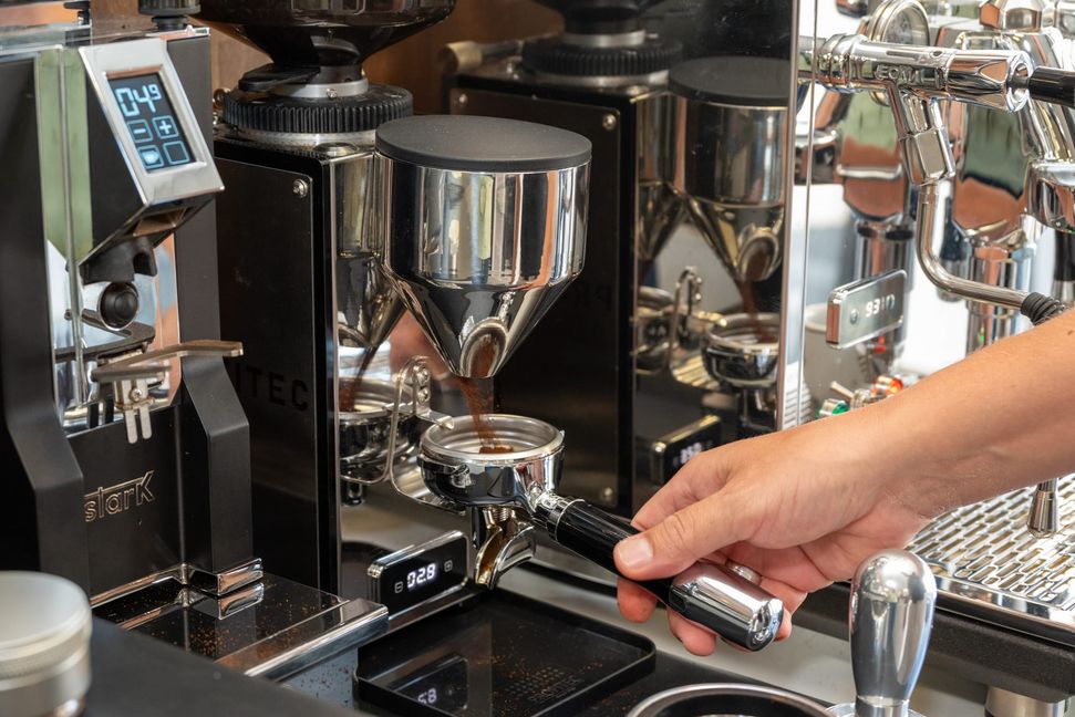Ein Kaffeemühle ist wichtiger Bestandteil für den Espressogenuss.
