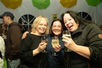 Nette Leute und gute Stimmung: So war der erste Abend bei den Maichinger Schirmtagen.