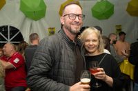 Nette Leute und gute Stimmung: So war der erste Abend bei den Maichinger Schirmtagen.