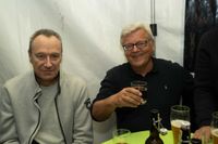 Nette Leute und gute Stimmung: So war der erste Abend bei den Maichinger Schirmtagen.