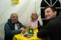 Nette Leute und gute Stimmung: So war der erste Abend bei den Maichinger Schirmtagen.