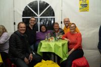 Nette Leute und gute Stimmung: So war der erste Abend bei den Maichinger Schirmtagen.