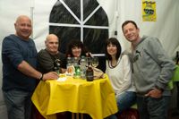 Nette Leute und gute Stimmung: So war der erste Abend bei den Maichinger Schirmtagen.