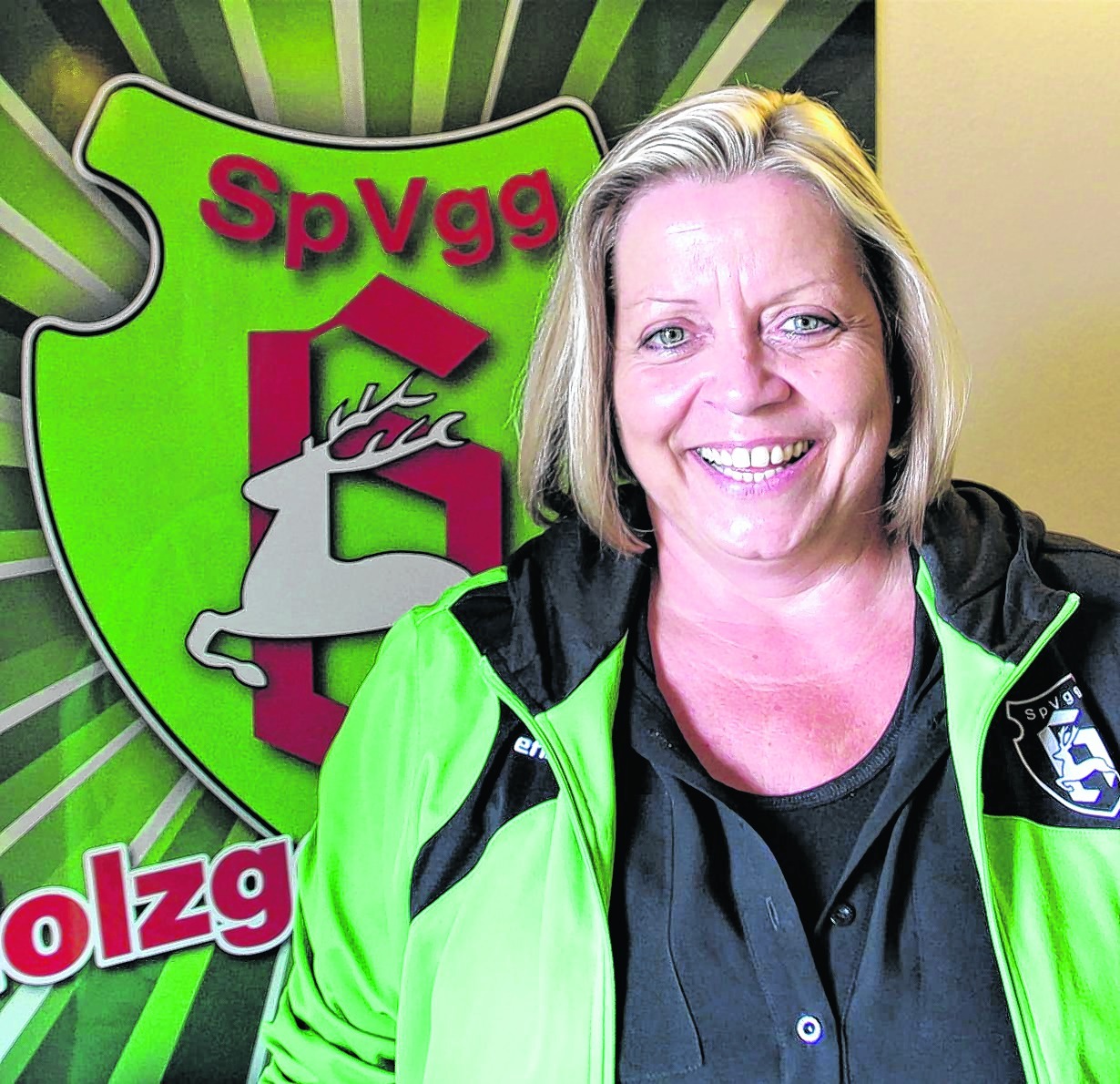 Ute Nordmann in ihrem Element. Die Holzgerlingerin kümmert sich bei den Kickern der Sportvereinigung um fast alles abseits des grünen Rasens. Bild: Frank Müller