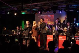 Jörg Gebhard (links), Tanja Losch und Alexander Wolff mit der MVS Bigband im Pavillon.Bild: Heiden
