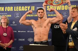 Ardian Krasniqi beim offiziellen Wiegen am Freitagnachmittag im Stuttgart Marriott Hotel Sindelfingen.