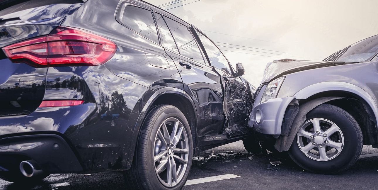 5000 Euro Schaden hinterließ der unbekannte Autofahrer. Bild: Adobe Stock