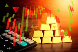 Der Goldpreis fällt deutlich unter sein Rekordhoch. Welche Faktoren jetzt auf den Markt drücken, welche Rolle die US-Notenbank spielt und warum Anleger nervös reagieren.
