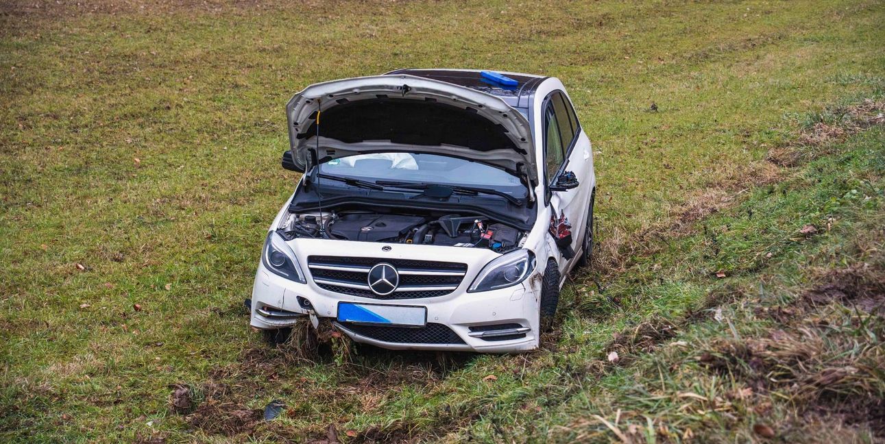 Die Mercedes B-Klasse wurde schwer beschädigt.