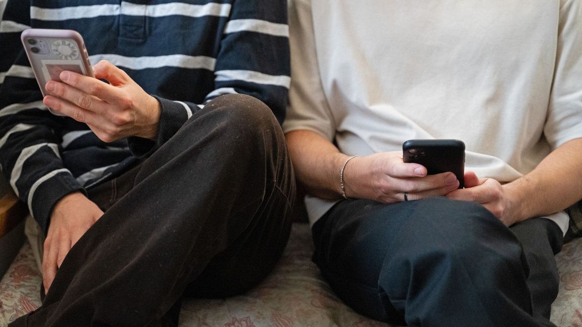 Ein großer Teil der Jugendlichen will soziale Medien im Internet weniger nutzen, schafft es zugleich aber nicht. (Archivbild)