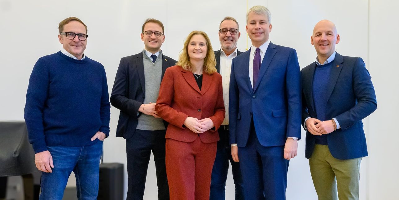 Auf unserem Foto (von links): Dr. Thorsten Breitfeld, Dr. Matthias Miller, Regina Dvořák-Vučetić, Thomas Lechler, Steffen Bilger und Marc Biadacz.