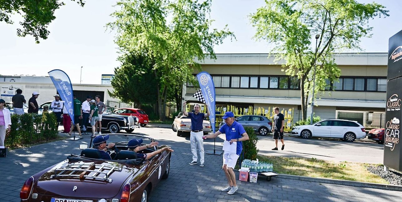 Böblingens Oberbürgermeister Dr. Stefan Belz musste im Minutentakt die Startflagge schwingen.